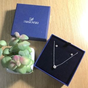 Swarovski earring and necklace set (used)